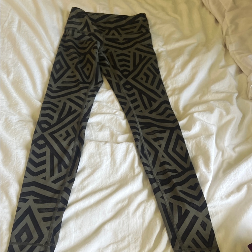 Lululemon geometric leggings size 2